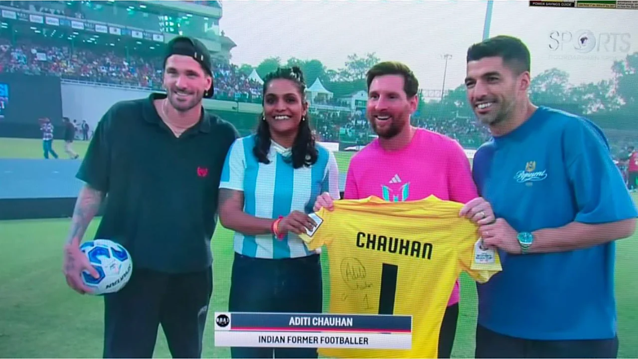 Aditi Chauhan presenting a signed Chauhan number 1 India goalkeeper shirt to Lionel Messi, with Luis Suarez and Rodrigo De Paul, at a match in Kerala.